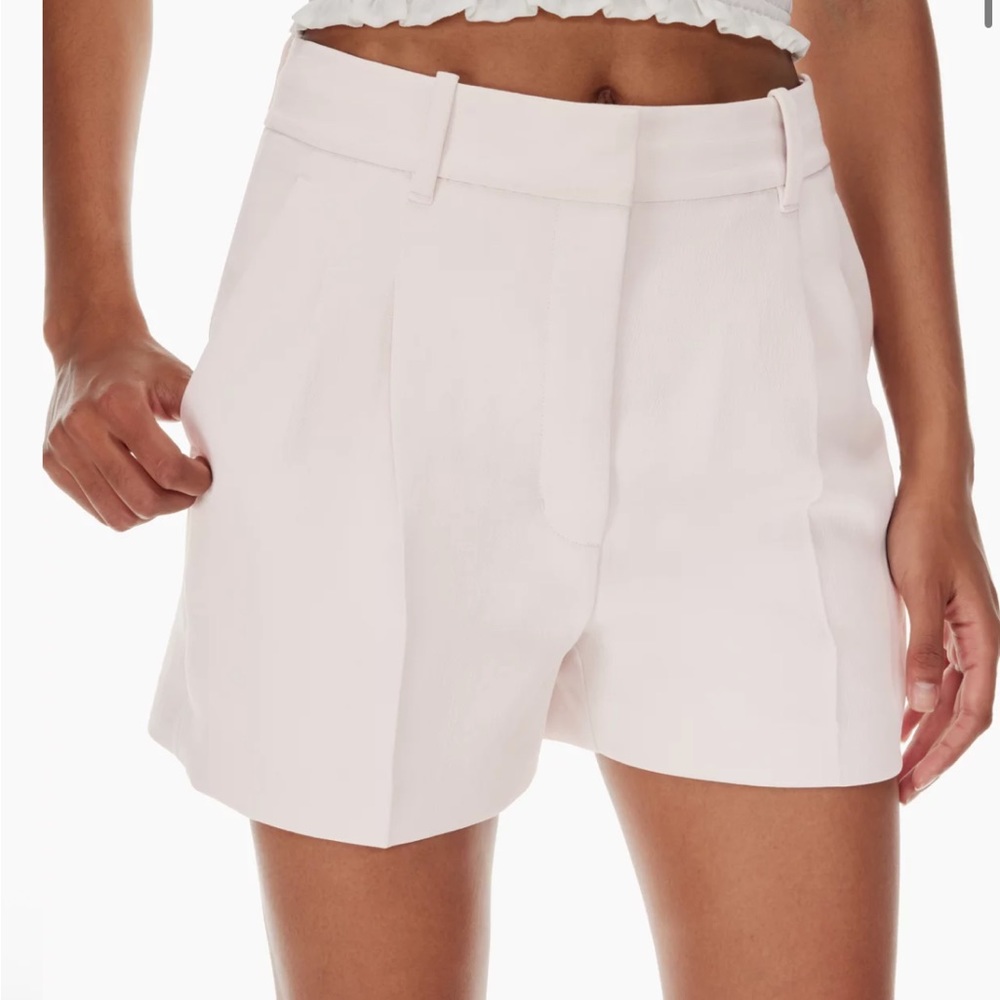 Aritzia Wilfred Effortless Short 3 in